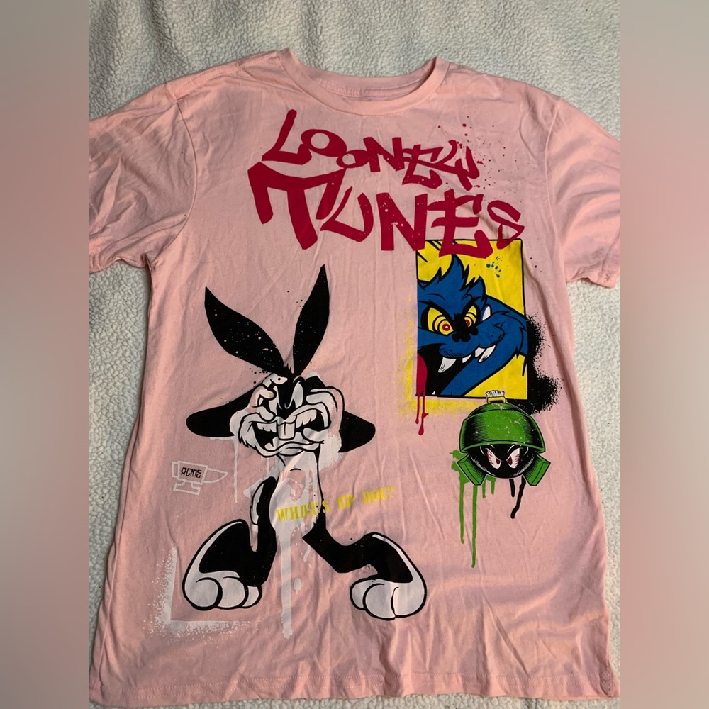 Looney tunes medium graphic tee light material